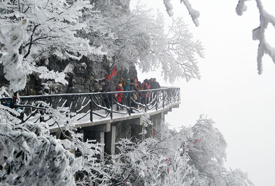 天门山雪景