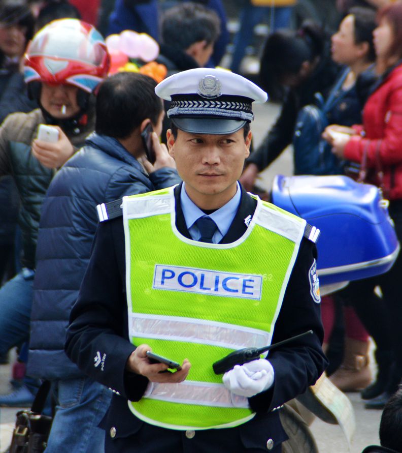 元宵节上的帅哥交警