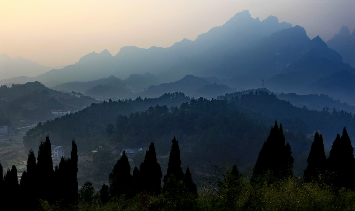 山峦那边是我家