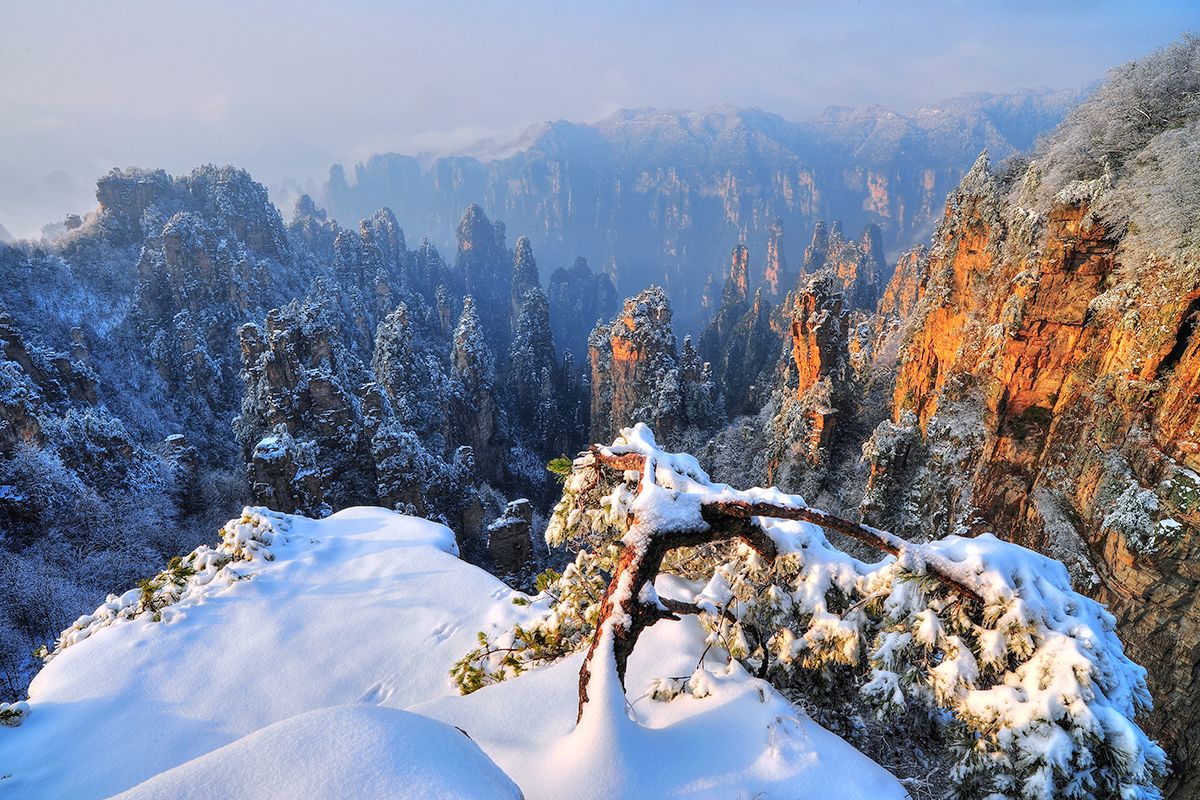 峰林映雪