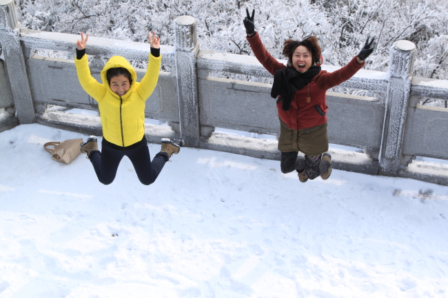 天门山赏雪