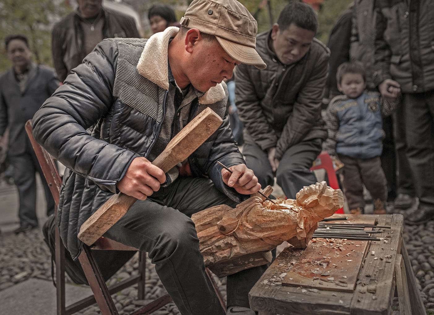 《精雕》