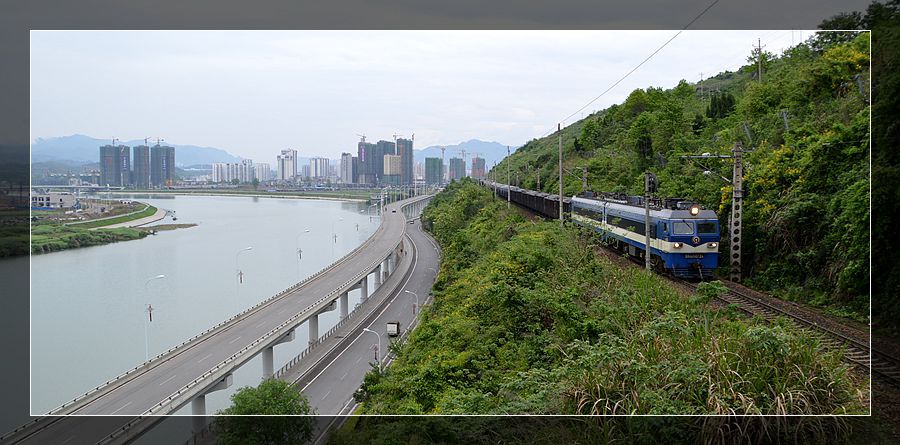 火车向着张家界跑