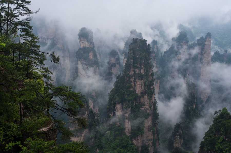 群峰竞秀