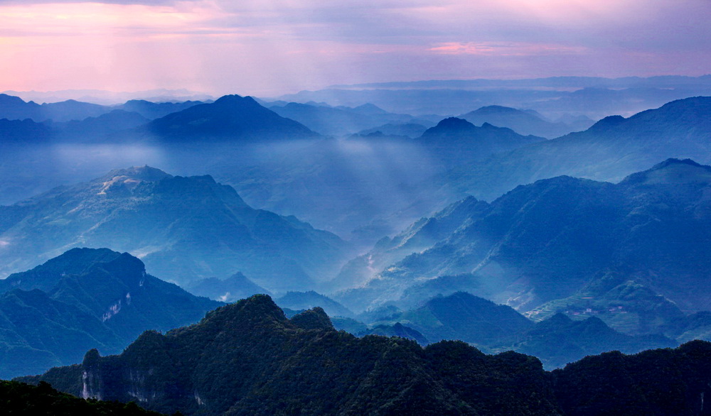 山峦之光