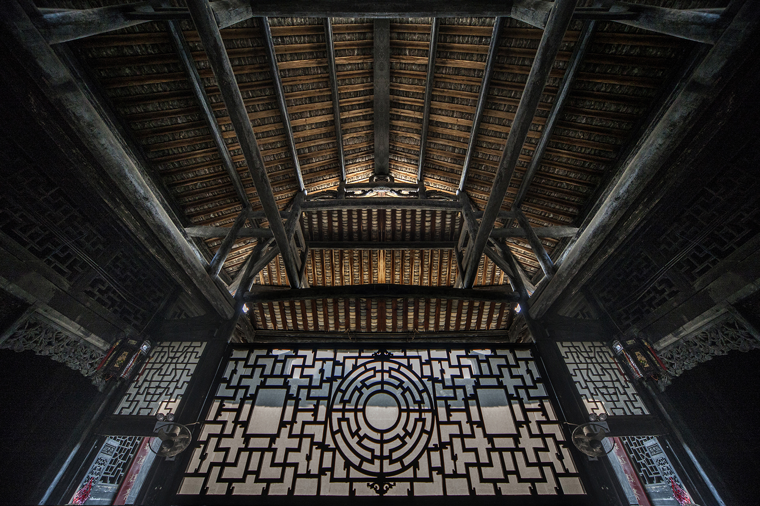 《构成》