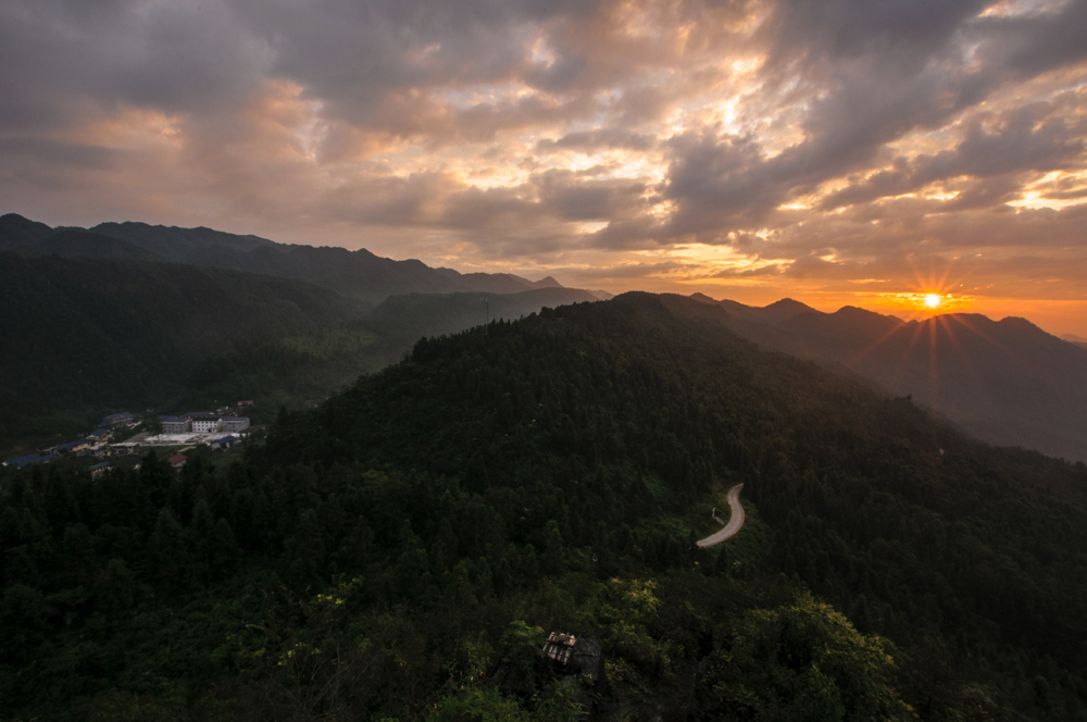 四门岩日出