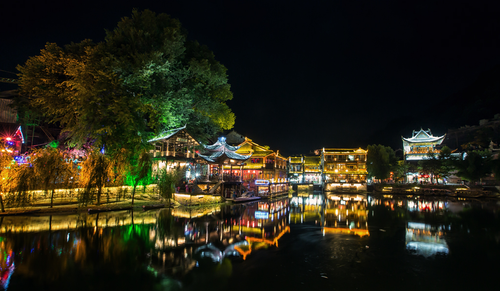 江边夜色