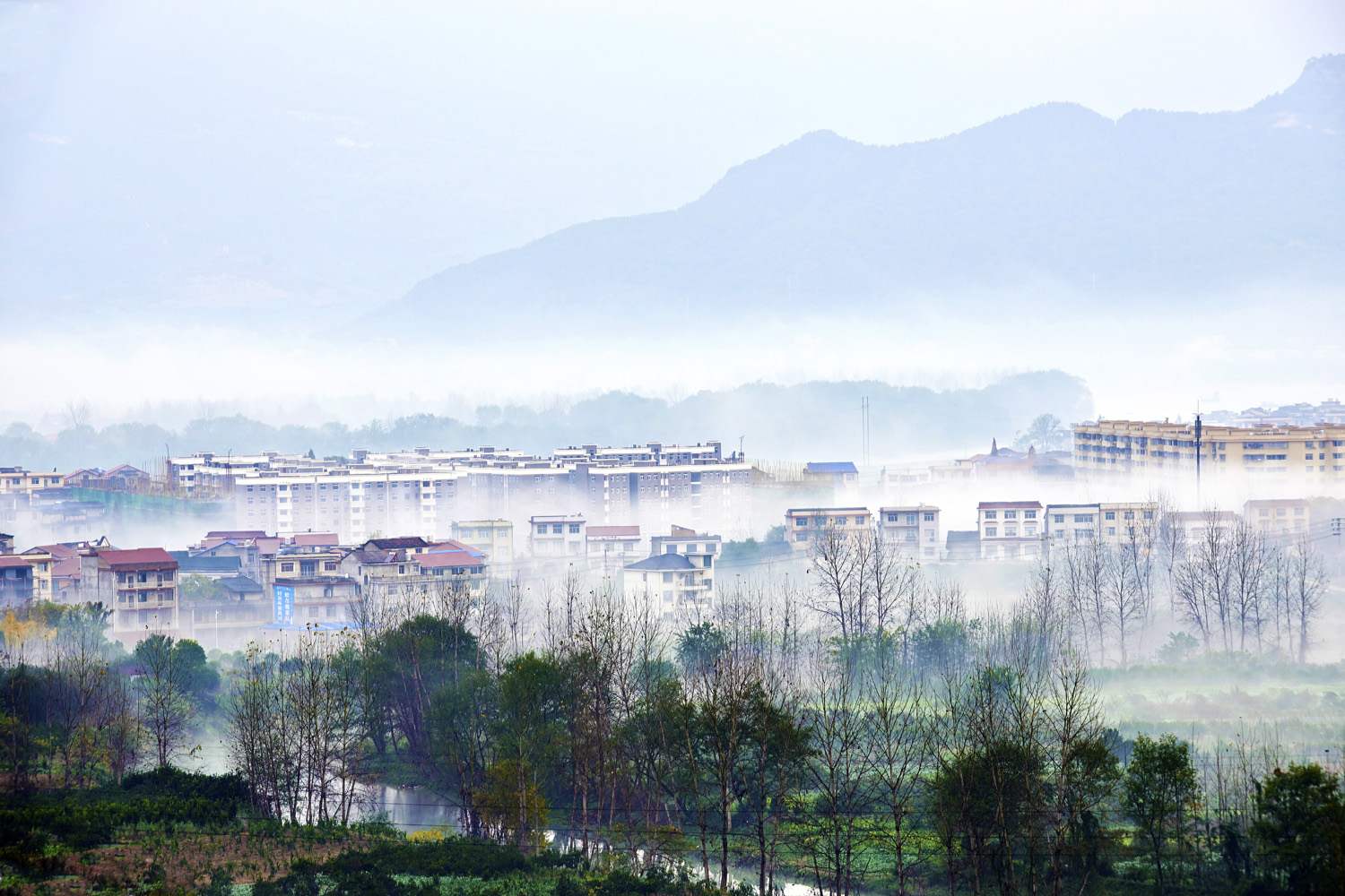 朦胧新村