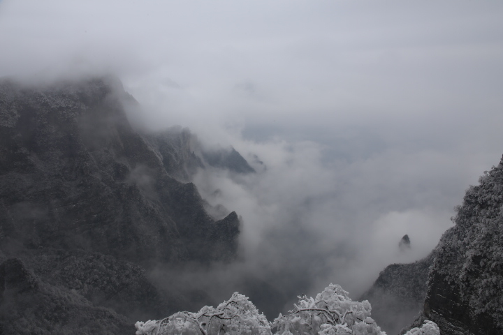 天门雪景