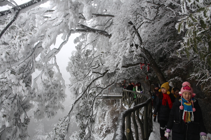 天门雪景