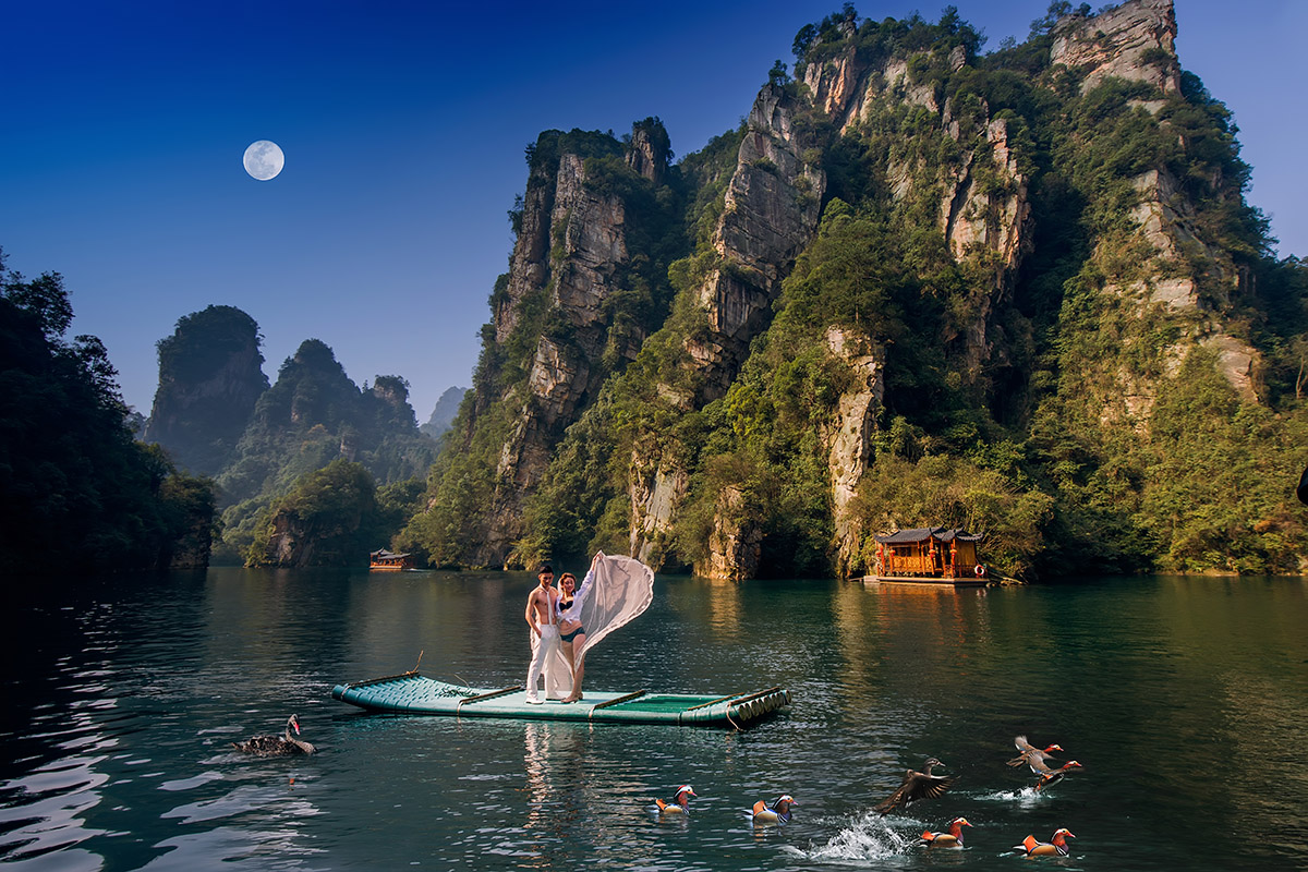宝峰圣湖上的那份爱恋