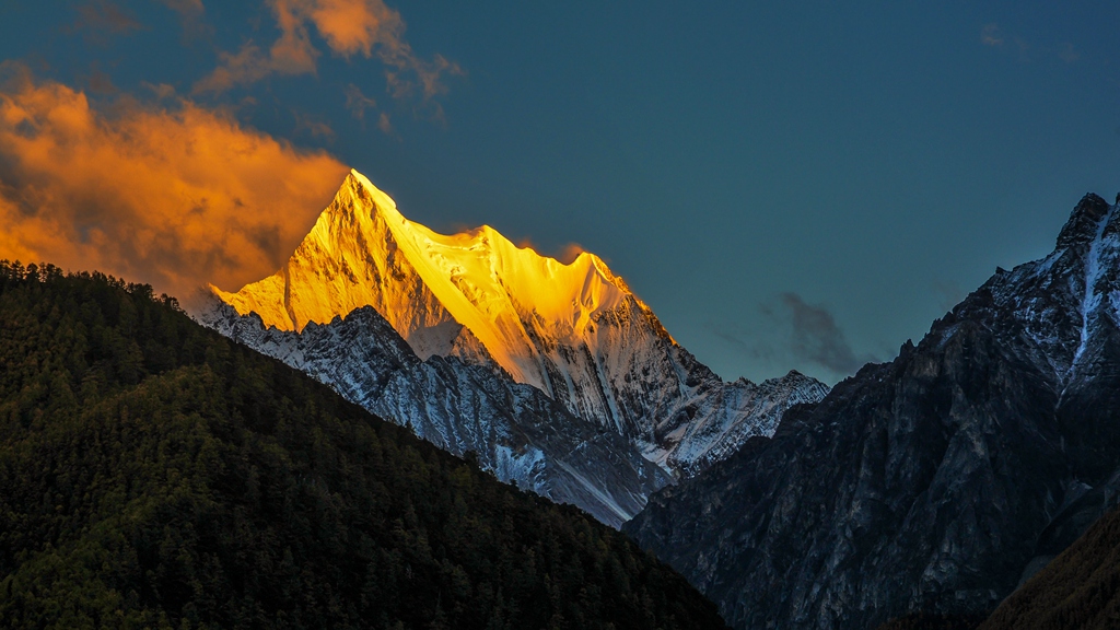 日照金山