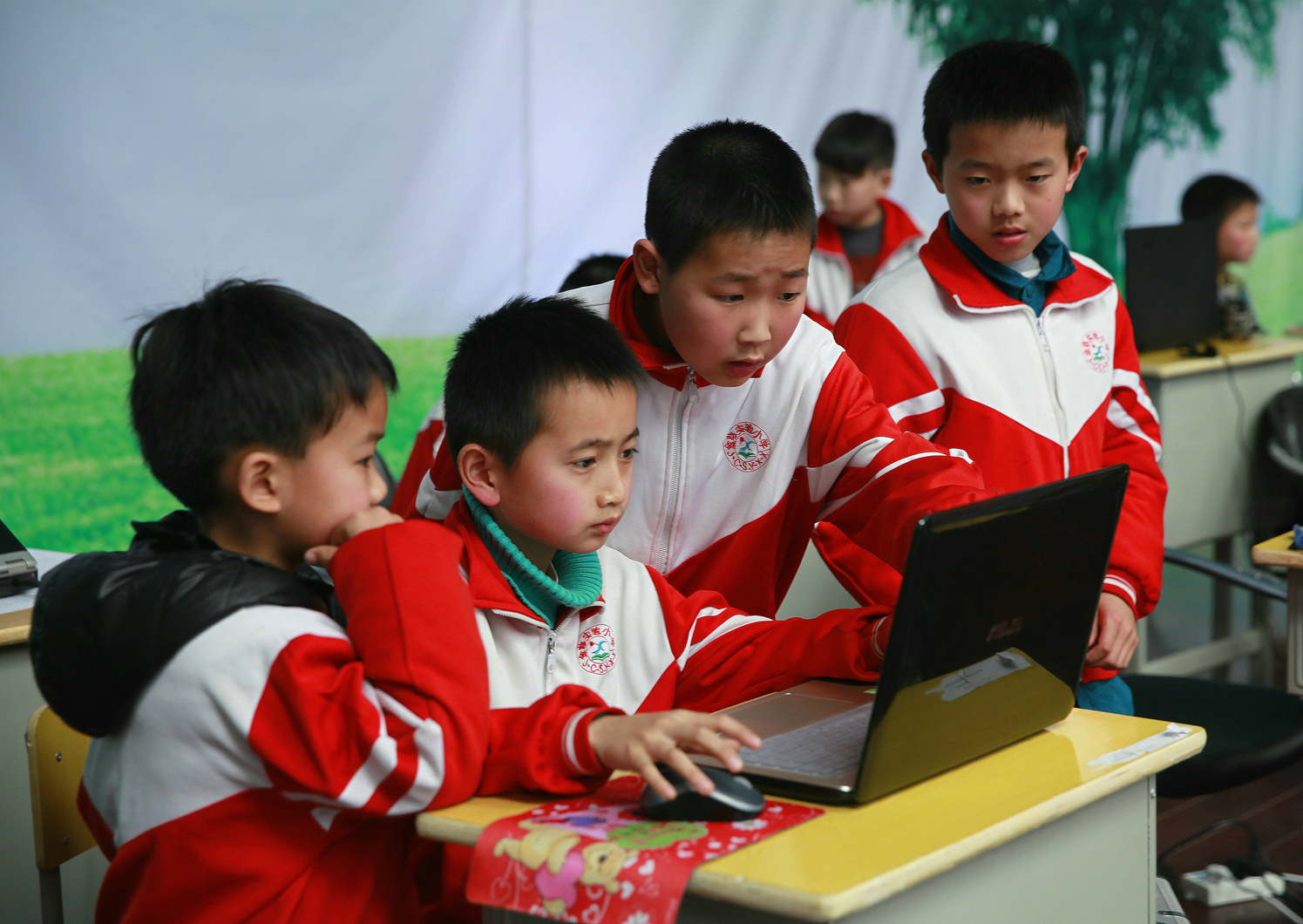 市首届中小学科技运动会之机器人比赛：编制程序（一）