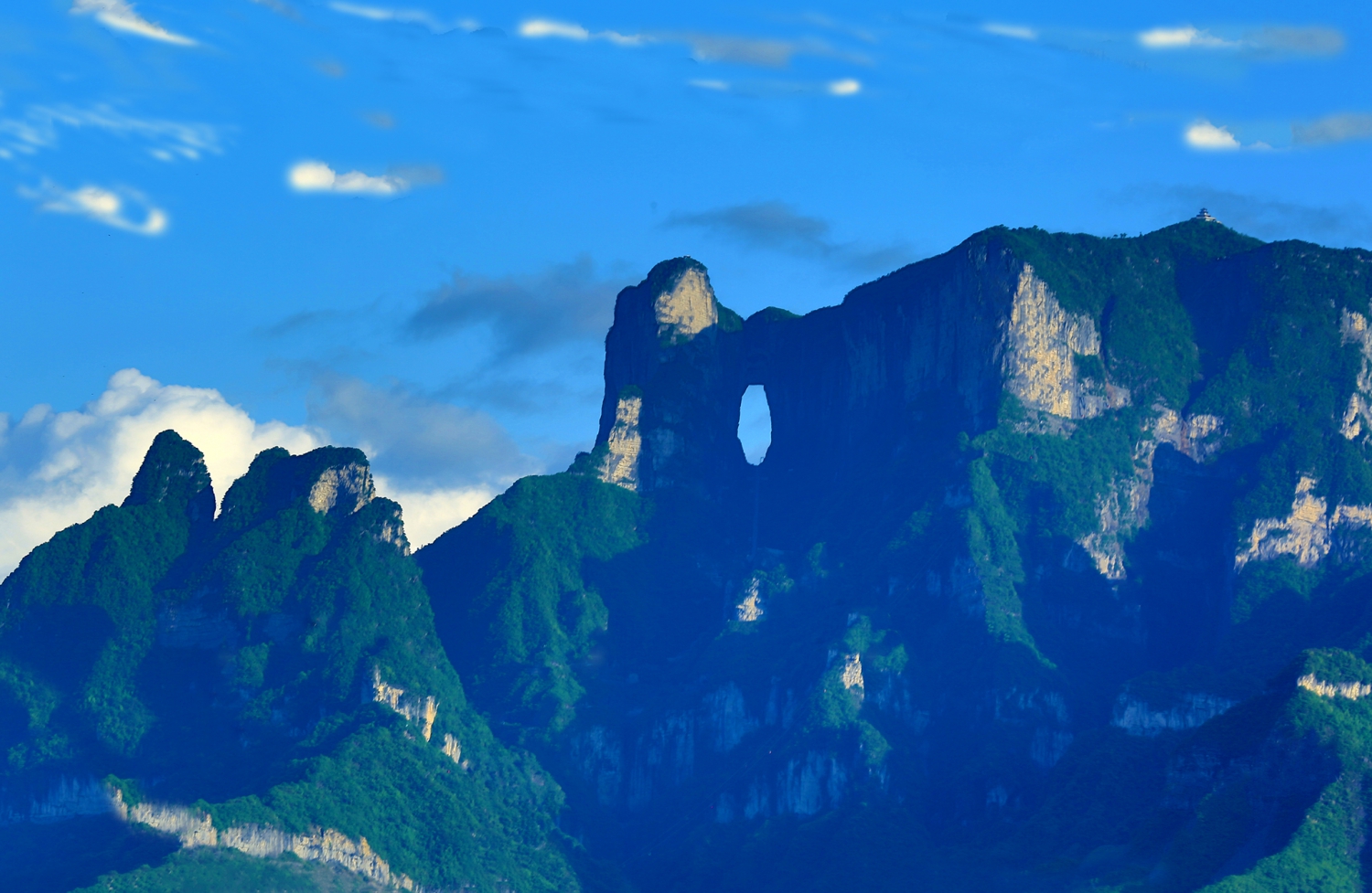云伴天门山