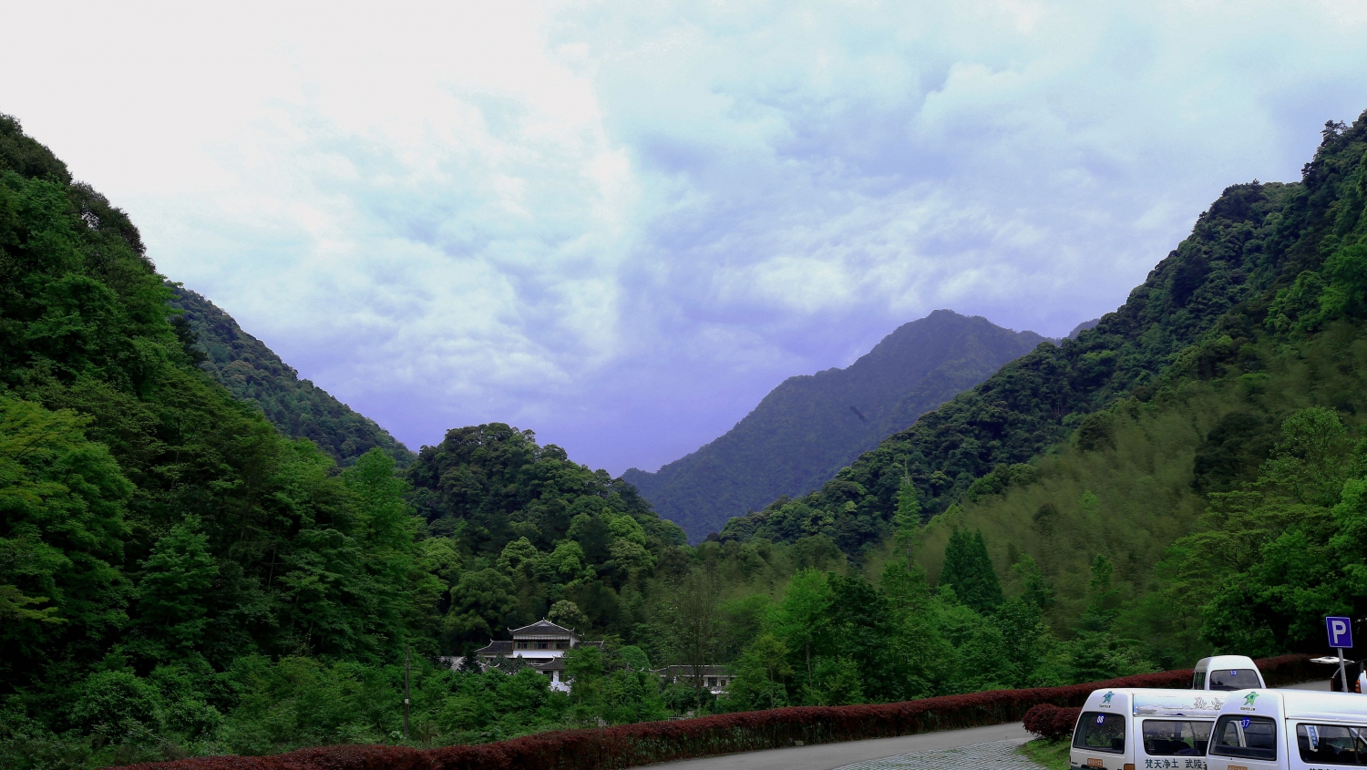 梵净山下美景1