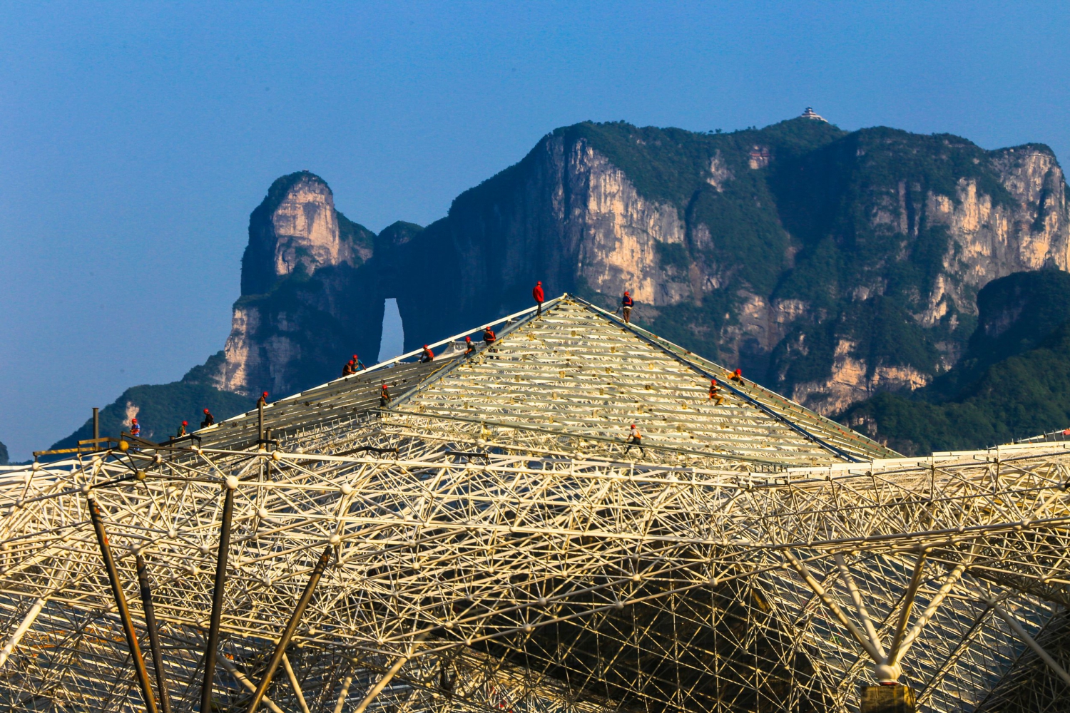 天门山下建设中的新航站-3