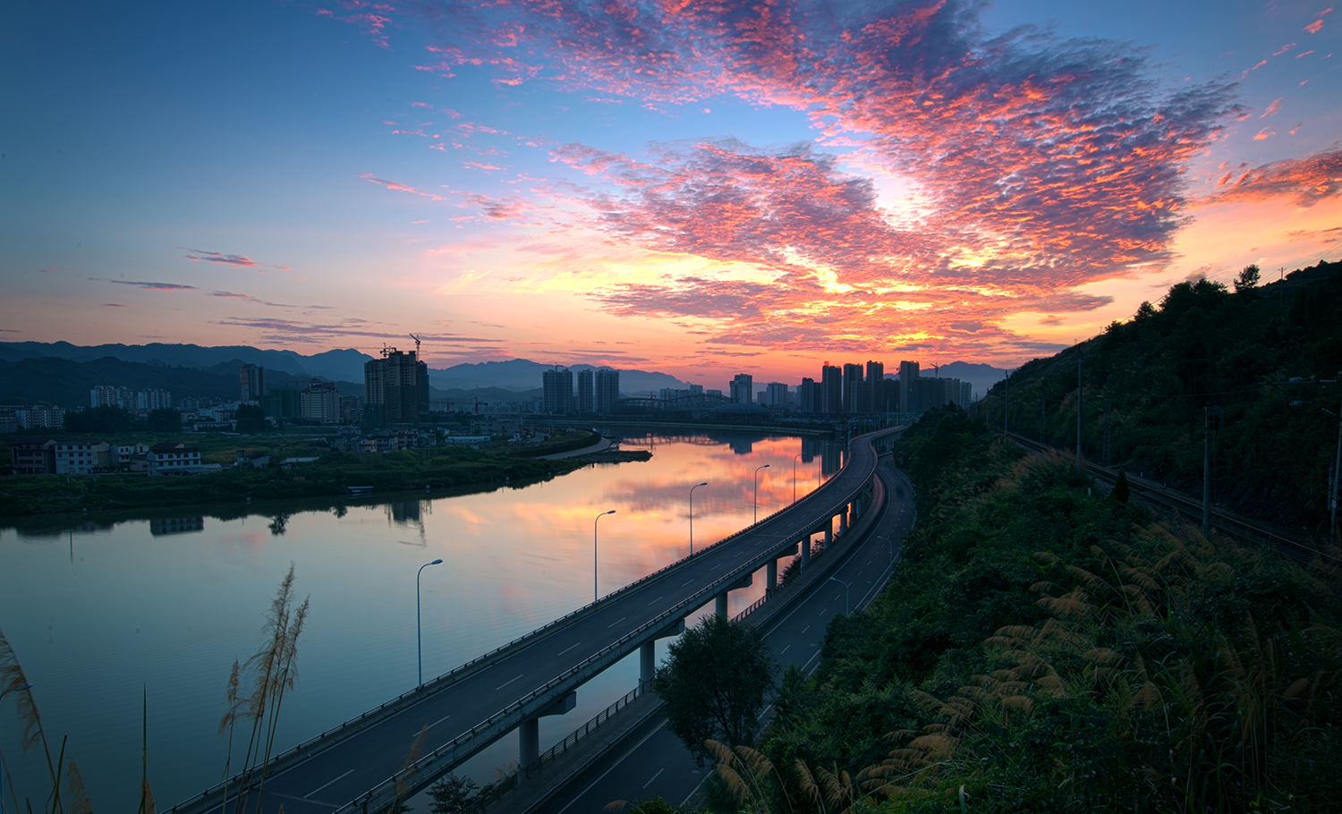 早安  庸城