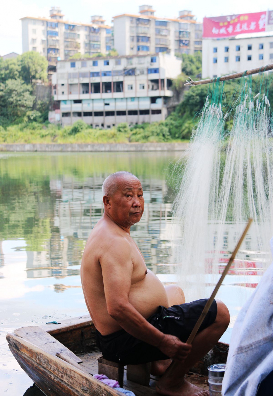 澧水河上捕鱼人
