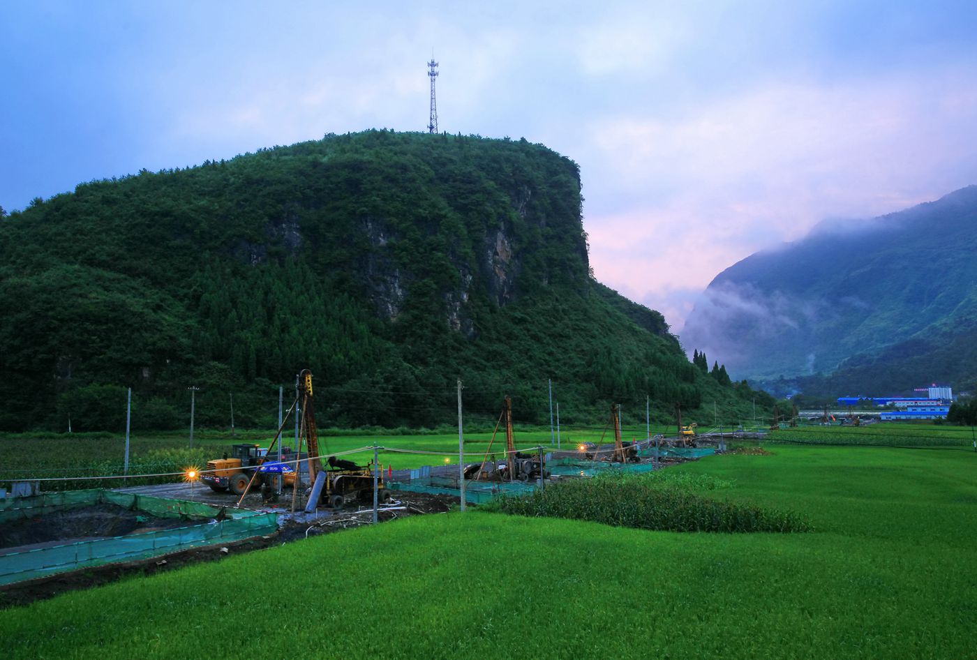 沸腾的黔张常高铁建设工地