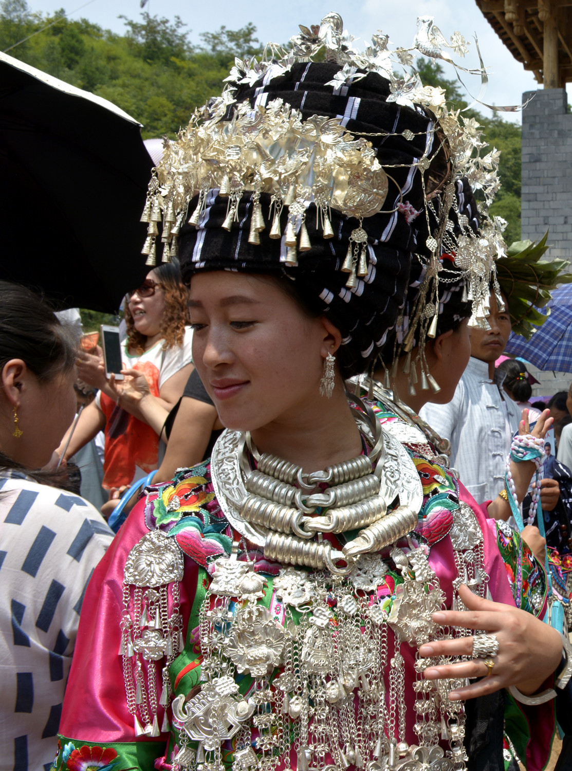 苗女“赶秋节”炫耀自己