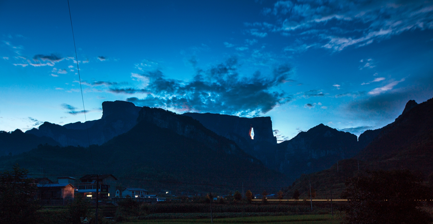 靠山