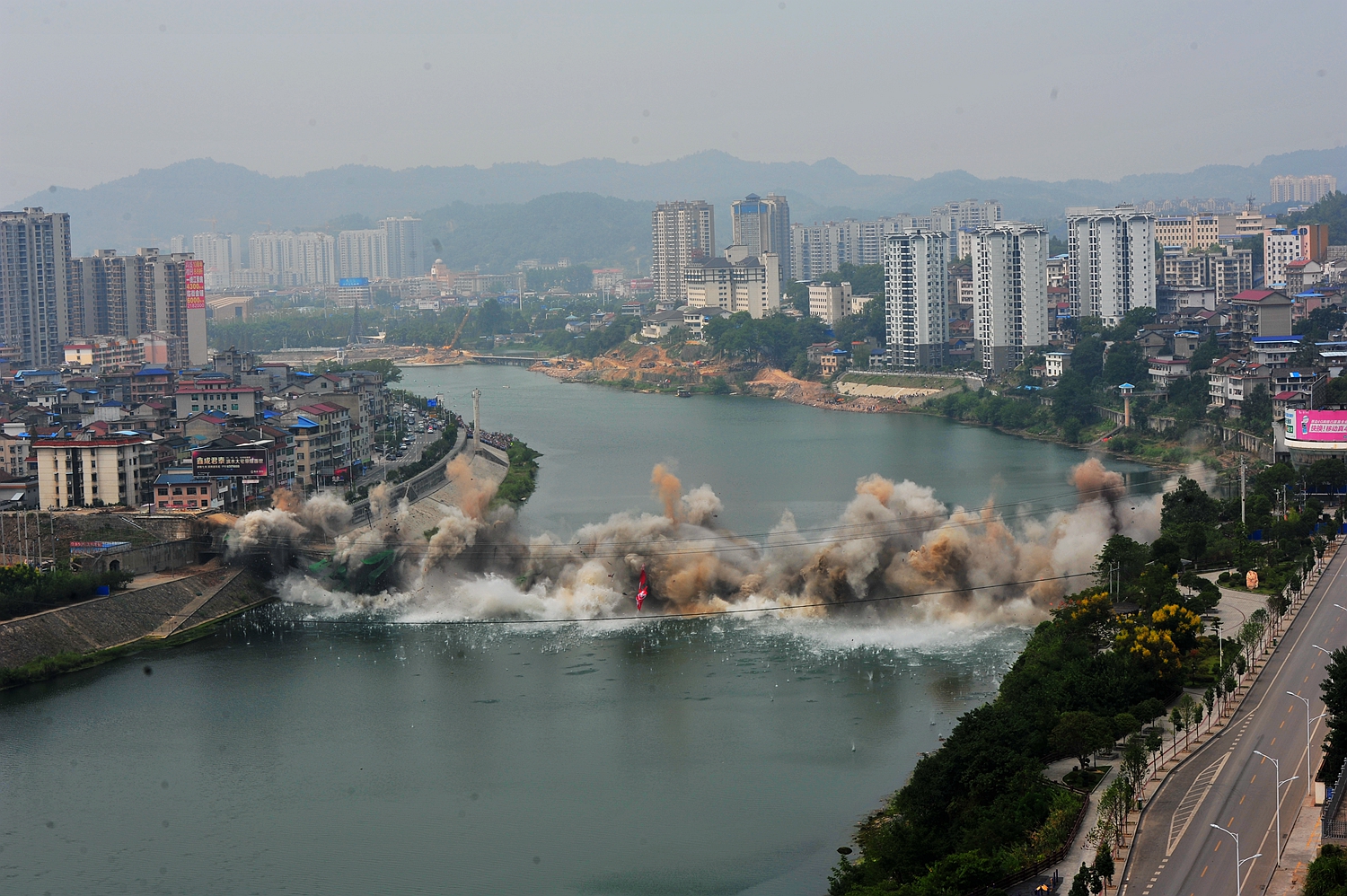 澧水大桥爆破纪实2
