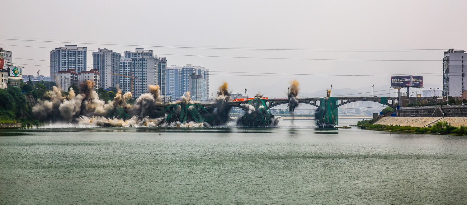 澧水大桥成功爆破3.