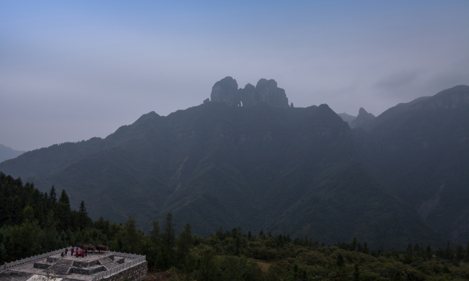 保靖吕洞山