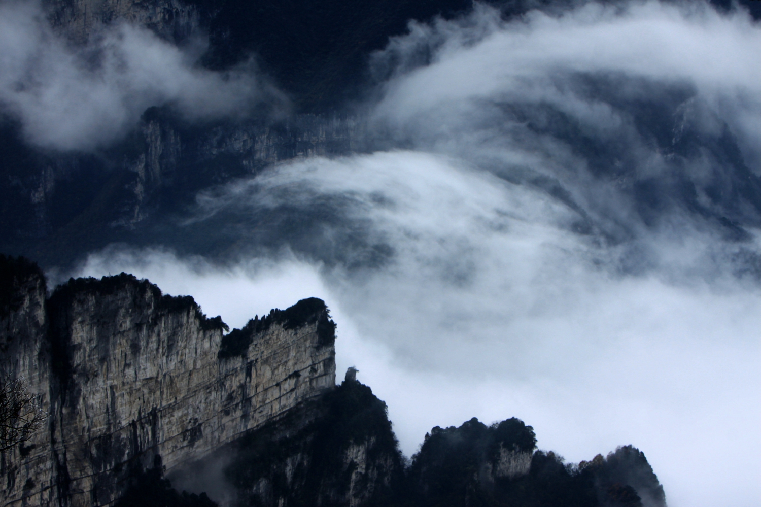 雾漫仙山
