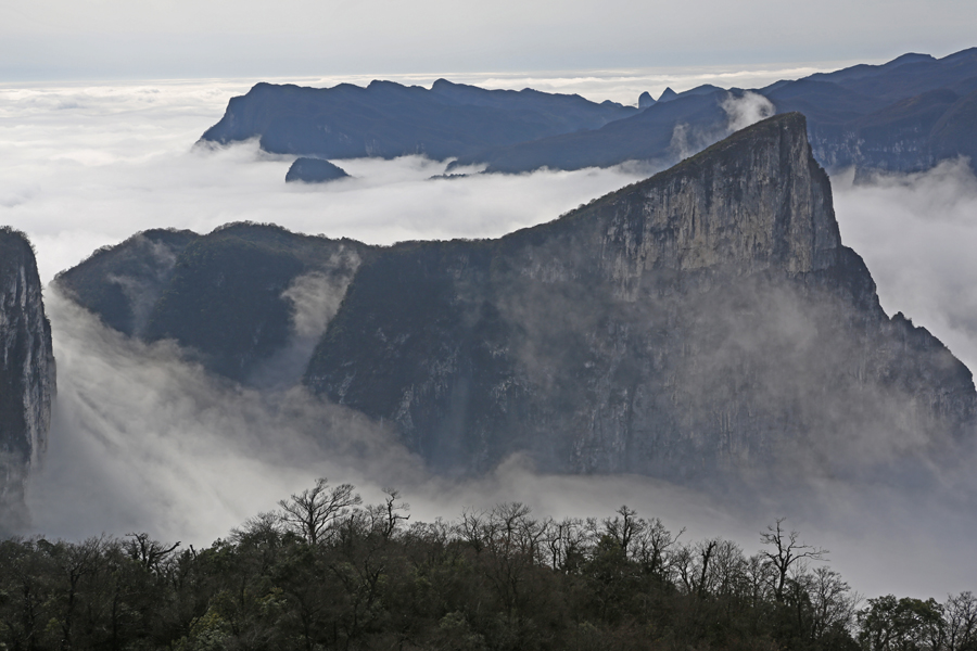 云涌天门山