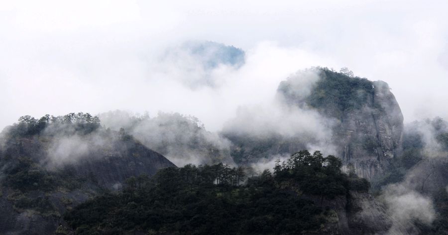 重山雾岭