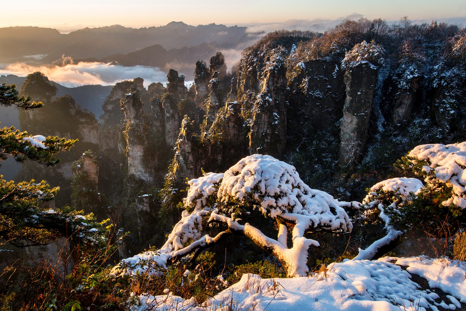 银装素裹天子山