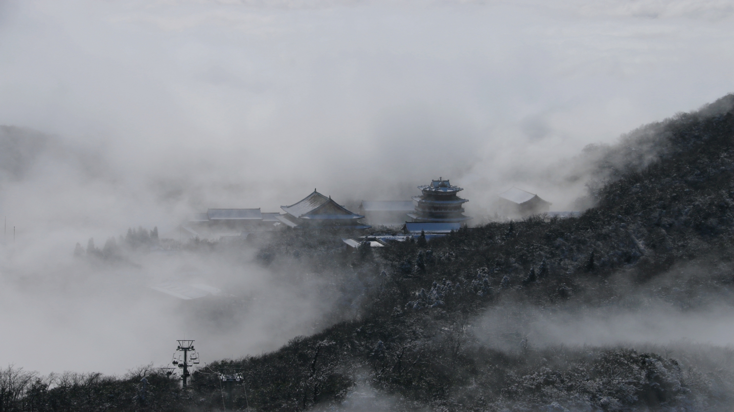 雾锁山寺