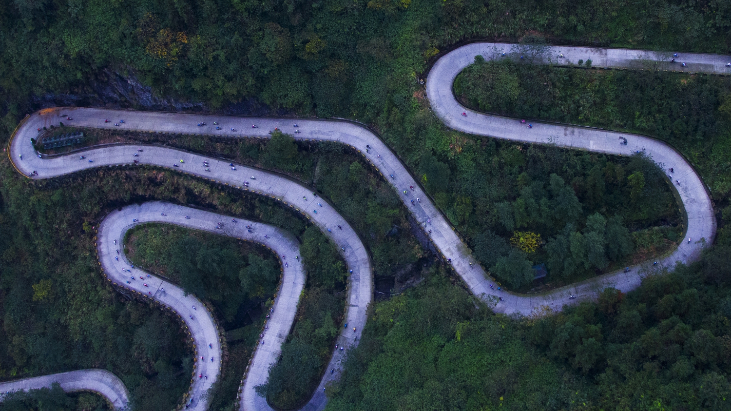 《竞技天路》