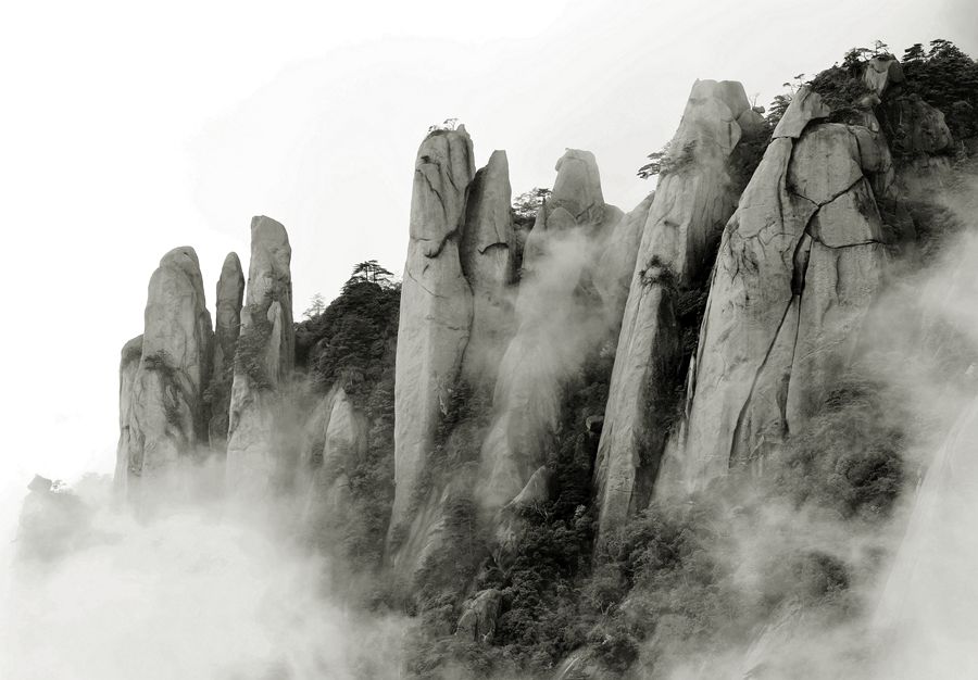 雾增山色
