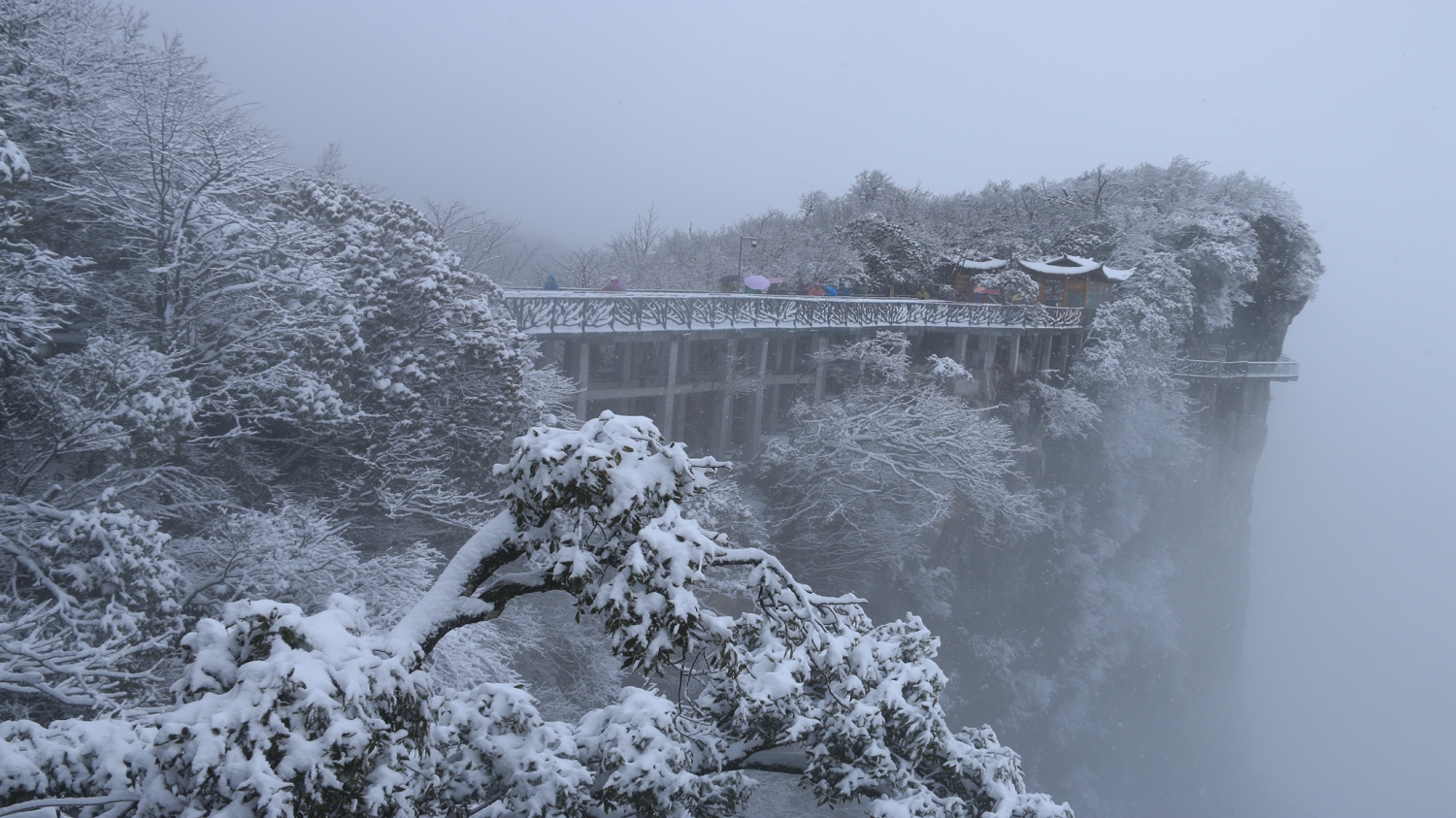 天门山雪景