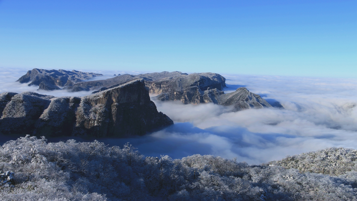 雪后开晴云潮涌