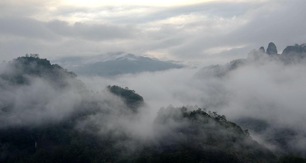 山峦叠嶂