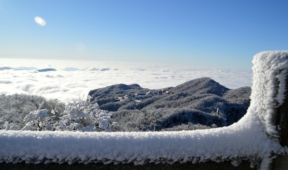 蓝天、云海、白雪
