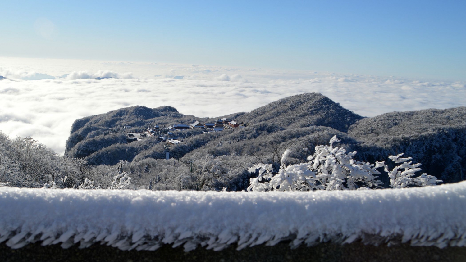 天门山雪