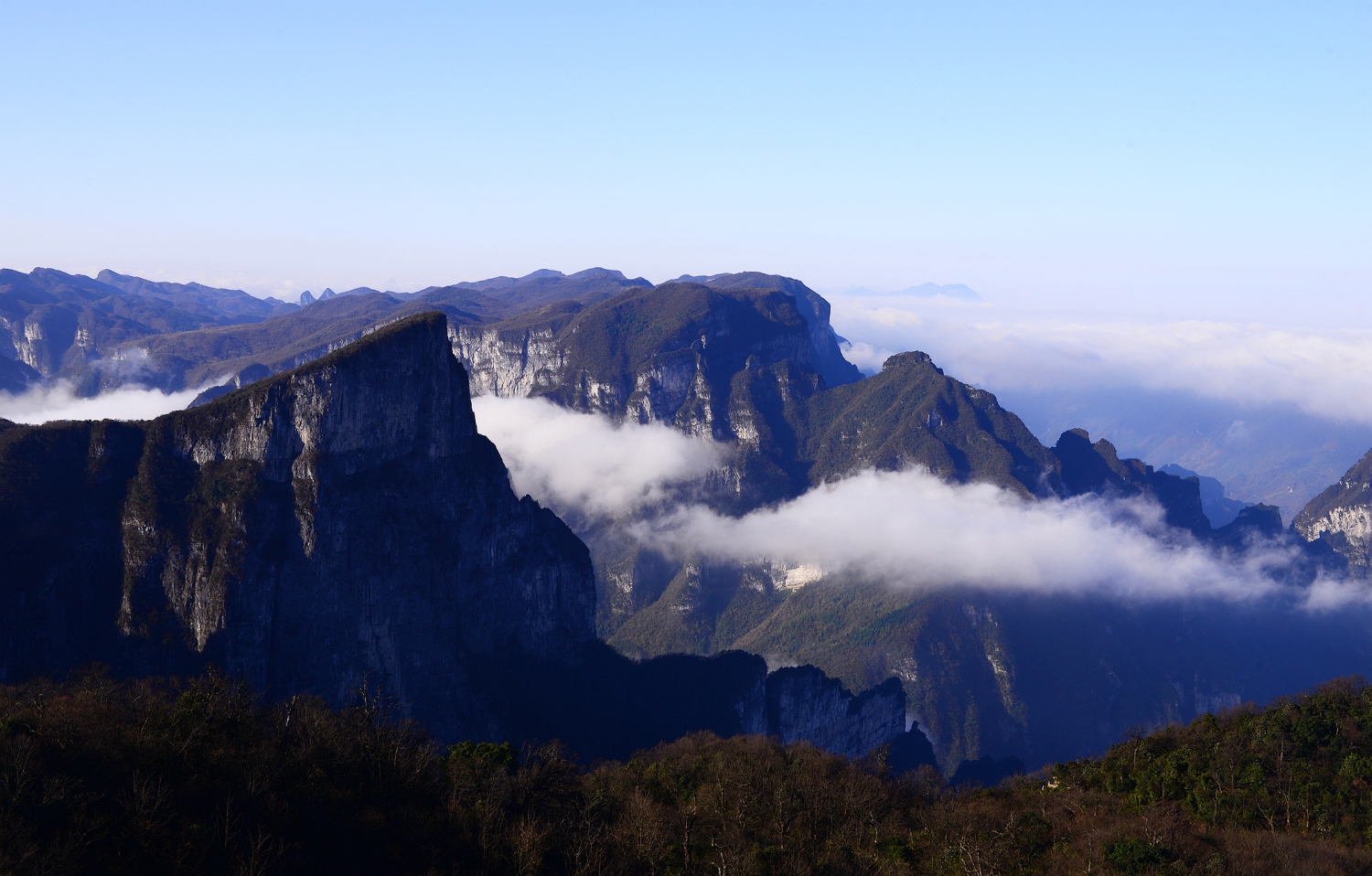 云绕山间