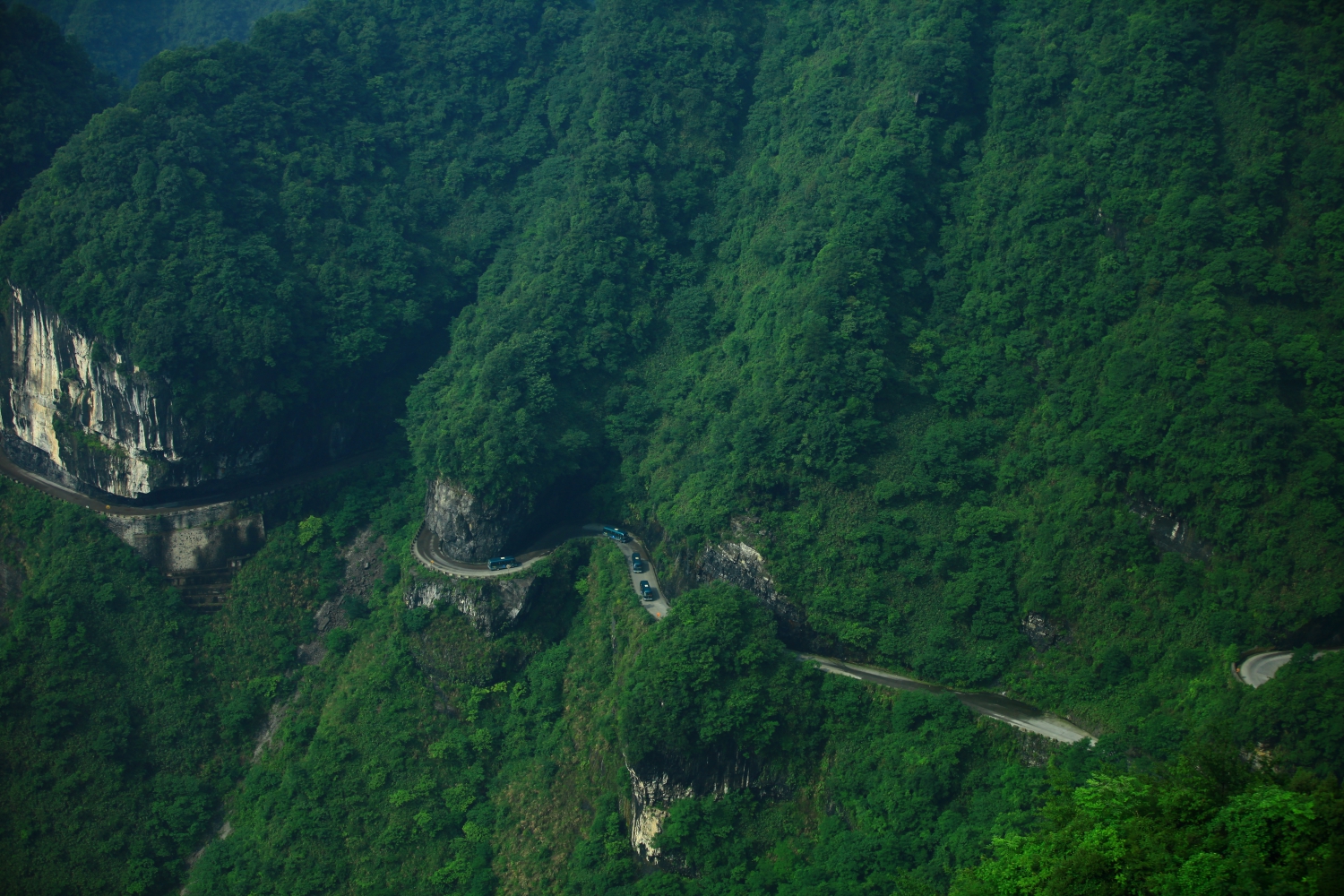 天门山盘山公路