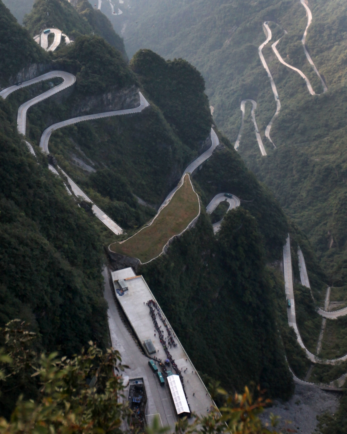 排队下山