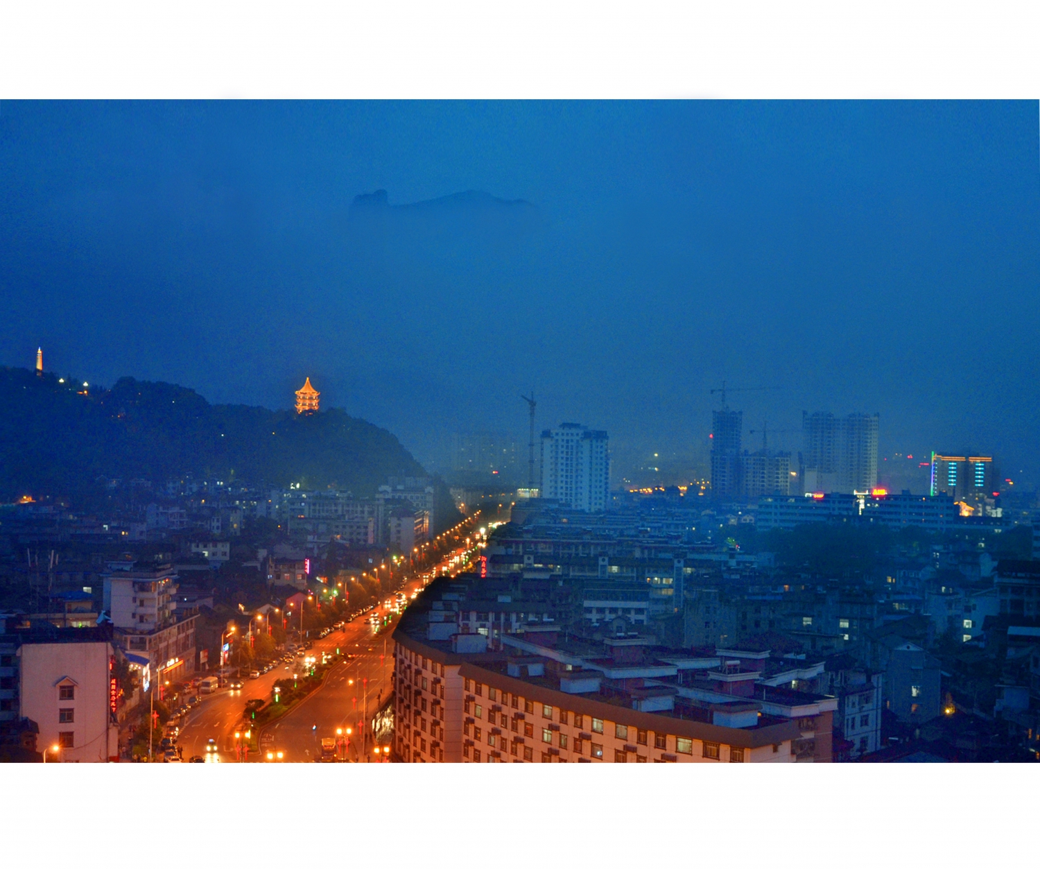 天门夜景
