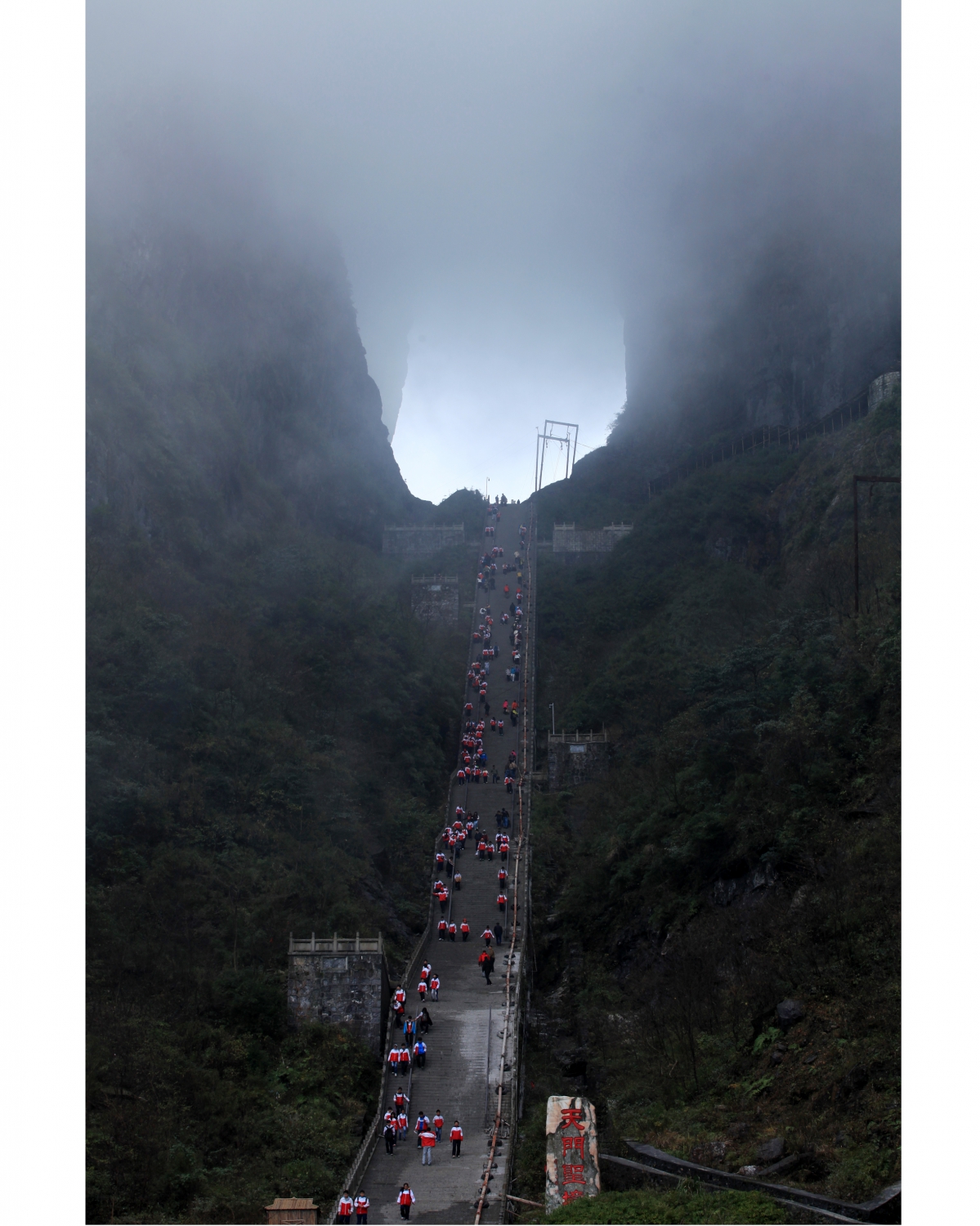 红袖游南国，此洞最相思