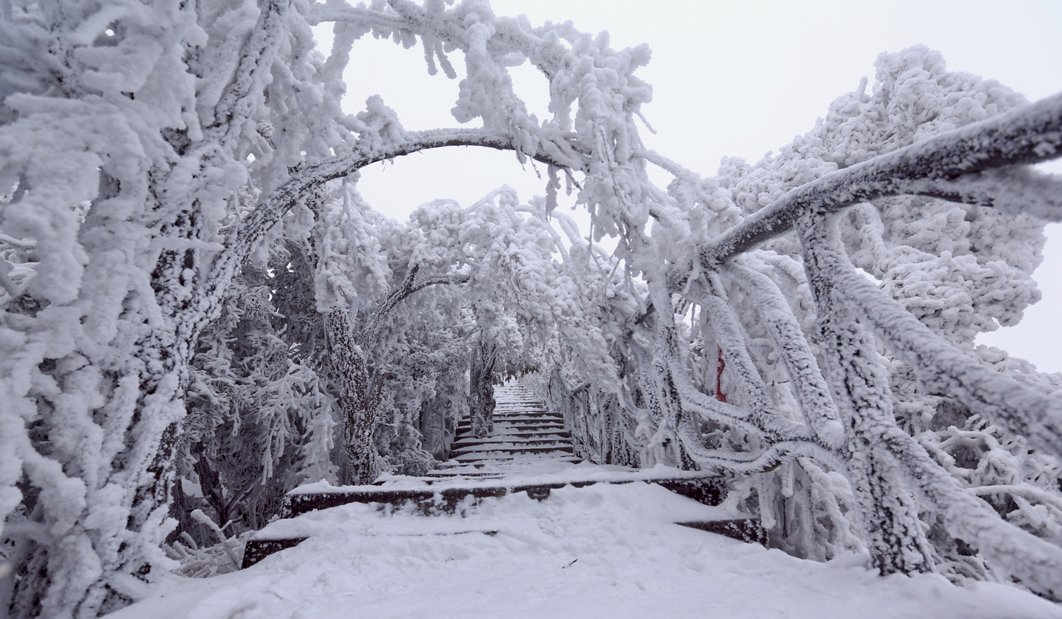 雪锁天门