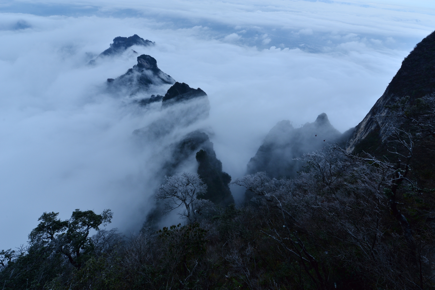 云涌天门山