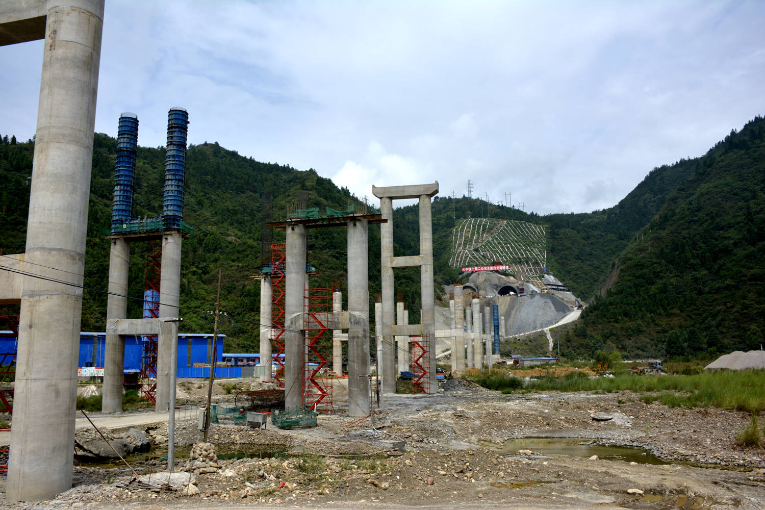 建设中的张桑高速