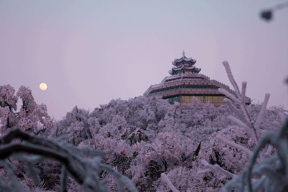 夕辉催月昇